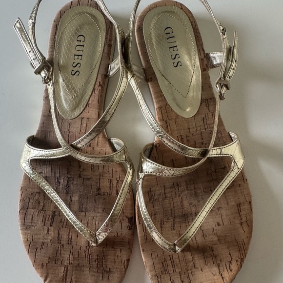Guess Women's Gold Leather Reptile Print Metallic Strappy Flat Sandals Size 10 - Picture 1 of 13
